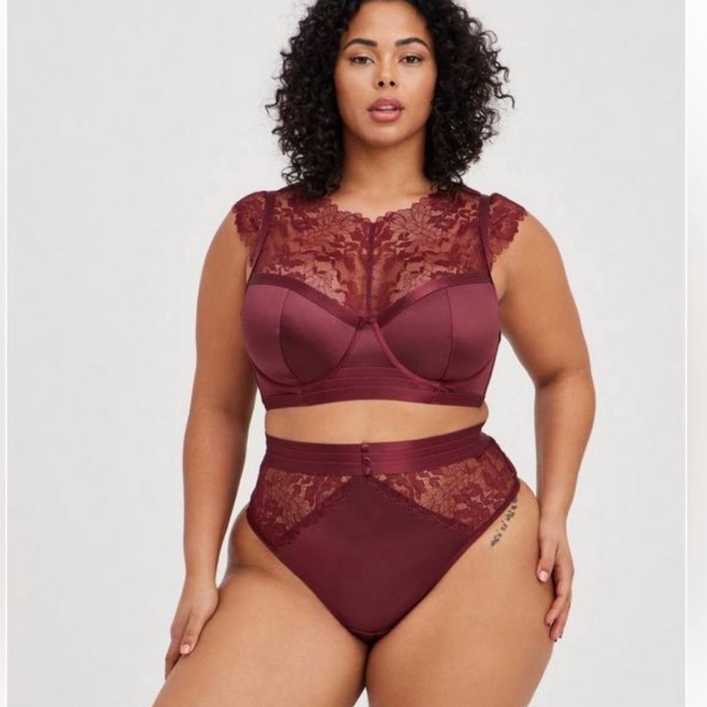 Torrid Satin & Lace High Neck Bra Top Size 2 Zinfandel NWT - Picture 3 of 11